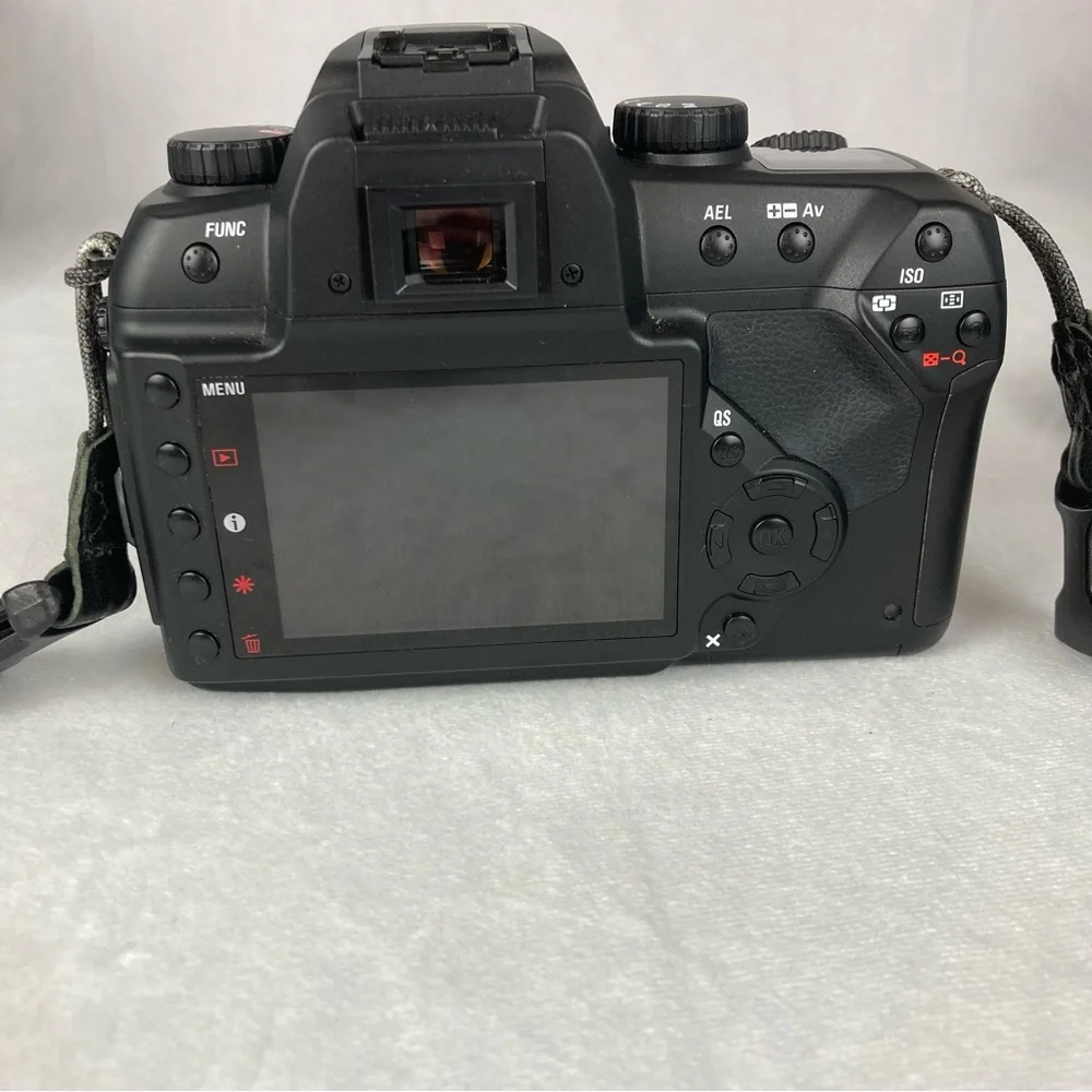 Sigma SD15 14.0MP Digital SLR Camera Body Only w/ Battery, Charger, SD Card, Box